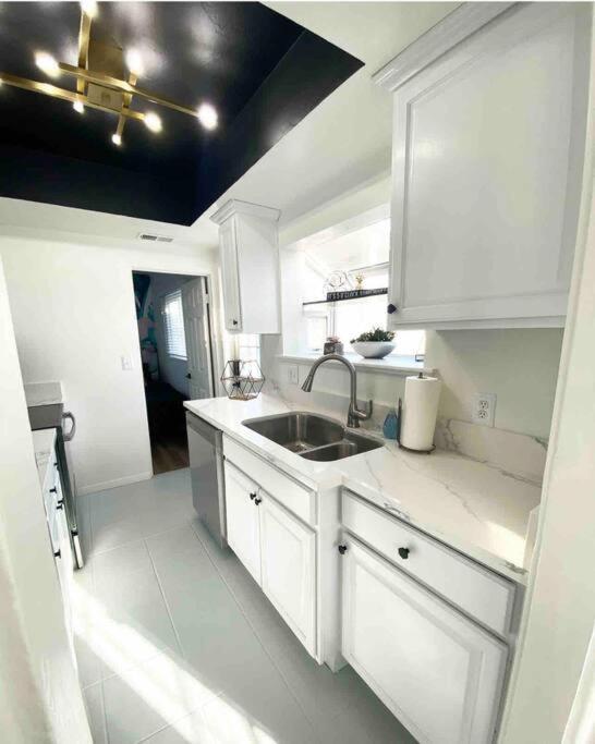 Crown Point Home W/ Cowboy Pool 2 Blocks To Bay San Diego Luaran gambar